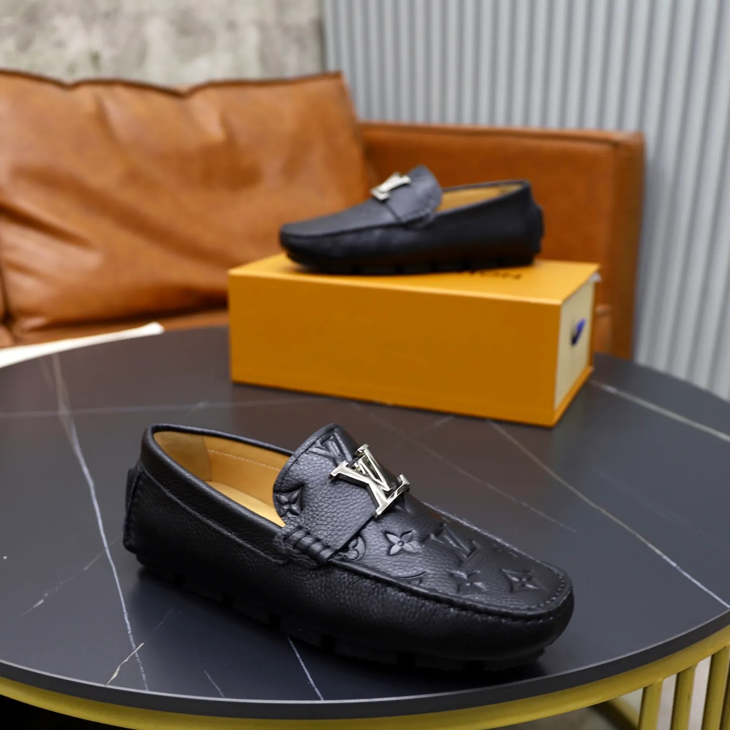 Ex-factory price: 480💰【LV】Louis Vuitton ⚠️High-end men’s driving and pedal series ⚠️38-44 (customized for 45) ⚠️All original cowhide leather! Thick and soft! Made entirely of calfskin lining! Rubber sheet anti-slip beanie sole! Three-dimensional package technology! Fashionable and classic! Handicrafts! Original high quality! Feel free to compare!